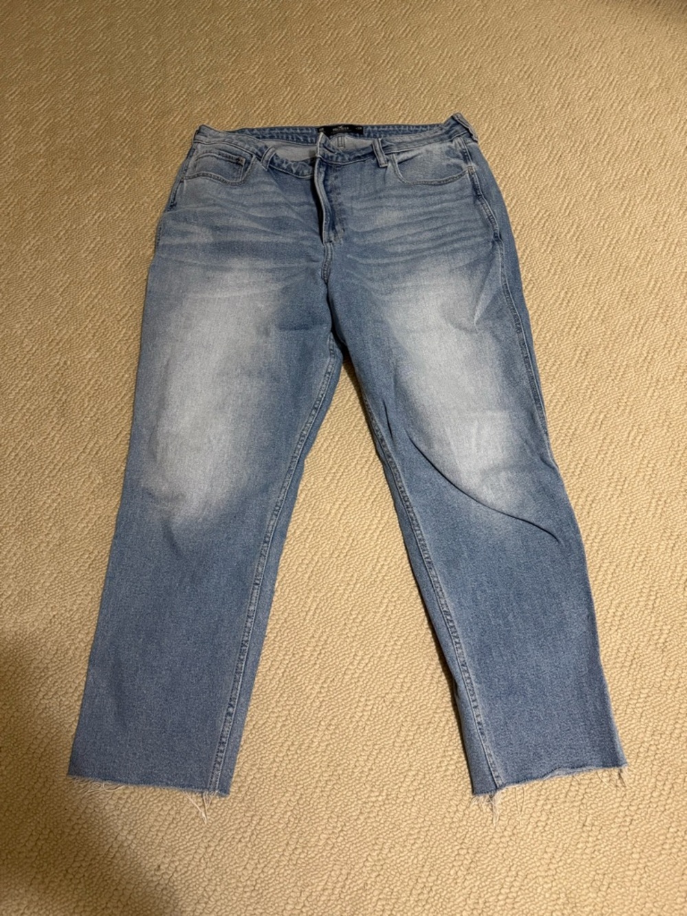 Hollister Ultra High-Rise Mom Jean